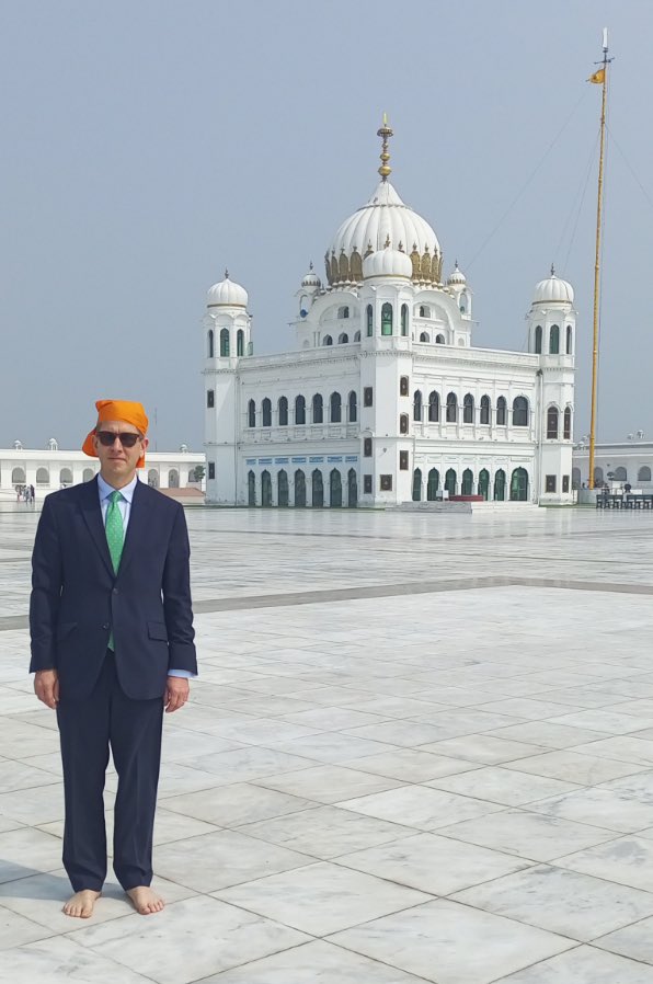 CTurnerFCDO's tweet photo. Visiting Sikh friends at #KartarpurCorridor celebrating unity &amp; connections, strength in diversity &amp; healing divisions across borders. #GovPak @PmuKartarpur @SardarArora @rsrobin1 https://t.co/eW7kHvc3SH