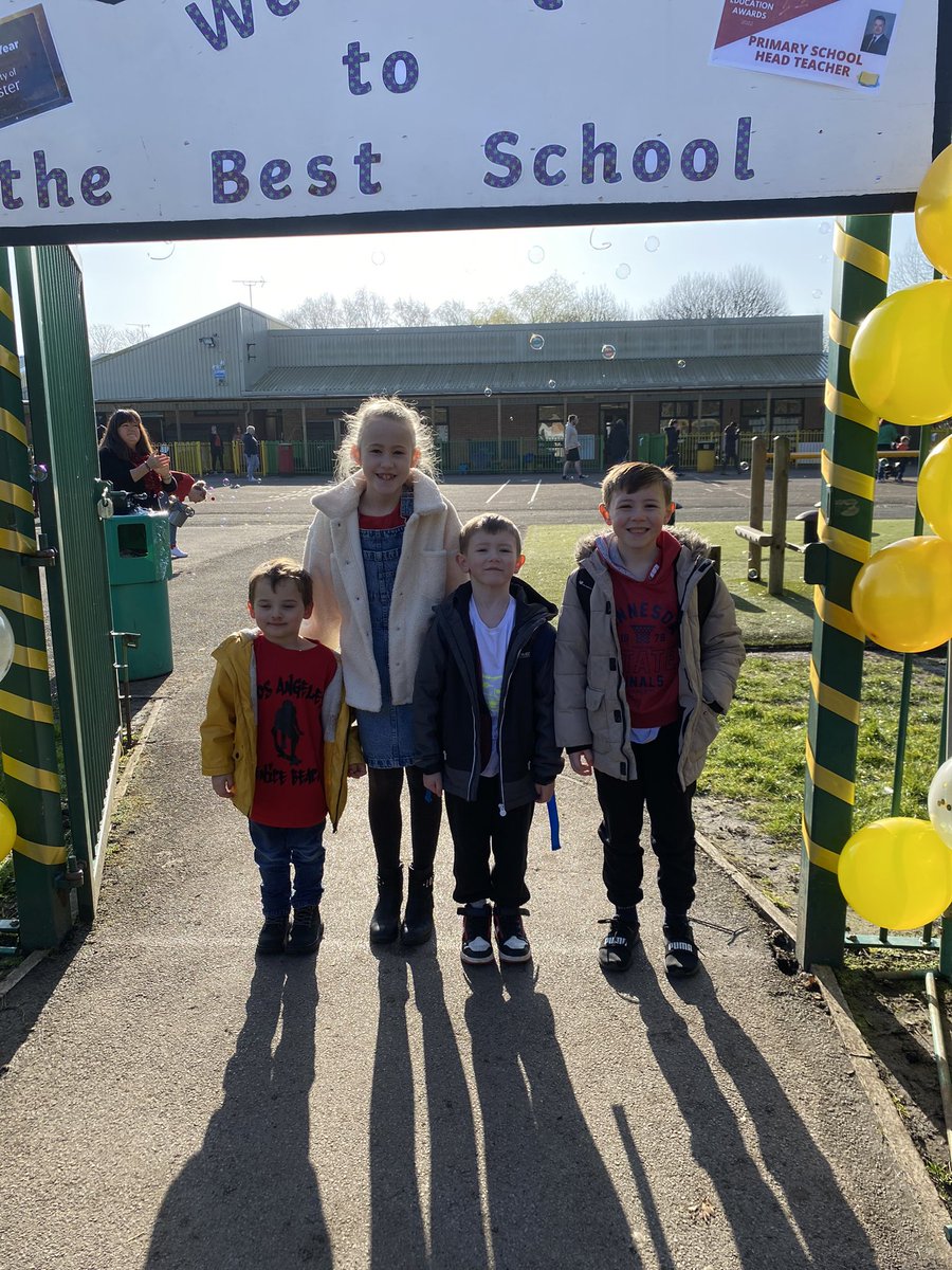 Samijo47's tweet photo. Our Alex and his bestest buddies very proud to attend ‘THE BEST SCHOOL’ in Warrington🤩 A huge congratulations to the school and Mr Vermiglio for winning ‘Head teacher of the year!’ Very well deserved👏🏻👏🏻👏🏻👏🏻👏🏻 @LockiesCPS https://t.co/hqfO0zHWEr