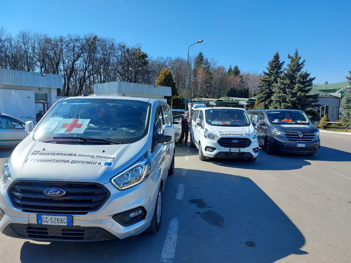 RT <a href="/RescueMed/">Mediterranea Saving Humans</a>: ❗️La carovana della Missione #SafePassage di Mediterranea #savinghumans ha varcato in questo momento la frontiera tra Polonia e #Ucraina 🇺🇦 a Medyka e si sta dirigendo verso Leopoli❗️

(in aggiornamento)