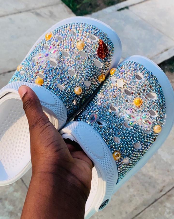 Karamelani's tweet photo. @davido @davido please help me I'm an 18 year old student of NDU,i bling crocs &amp; palm,i also make lip glosses and ankara bags,slippers and phone pouches,I've always wanted to own my brand but no fund.Pls support my small business I'll be happy🙏
3074733599
Ayebawanaemi Danson
First Bank. https://t.co/cToWgXW5Tw