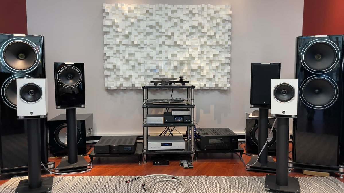 FyneAudio's tweet photo. "Let’s call it disbelief. What the ear is detecting and eyes seeing is confusing. Sound so broad, so involving it’s not coming from the FYNE AUDIO F704’s but the latest compact F500SP stand mount speakers. Unbelievable!" - Sydney Hi Fi Mona Vale
#F500SP #fyneaudio #MadeInUK https://t.co/V37SrvZ77l