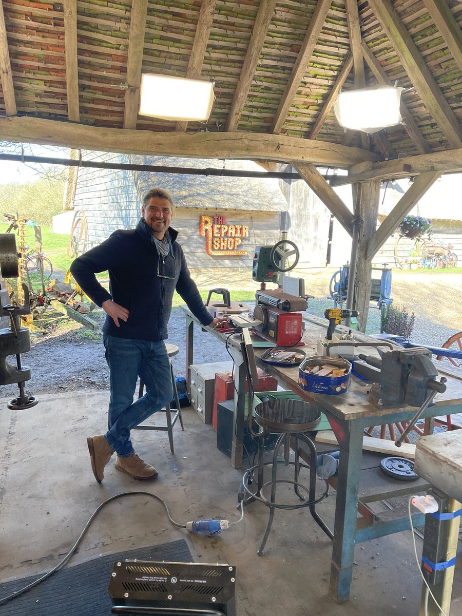 GuitarDoctorUK's tweet photo. An absolute gorgeous sunny morning here today. Spent a day and a half outside for a change. #dustywork https://t.co/Uq9YR1MNSd