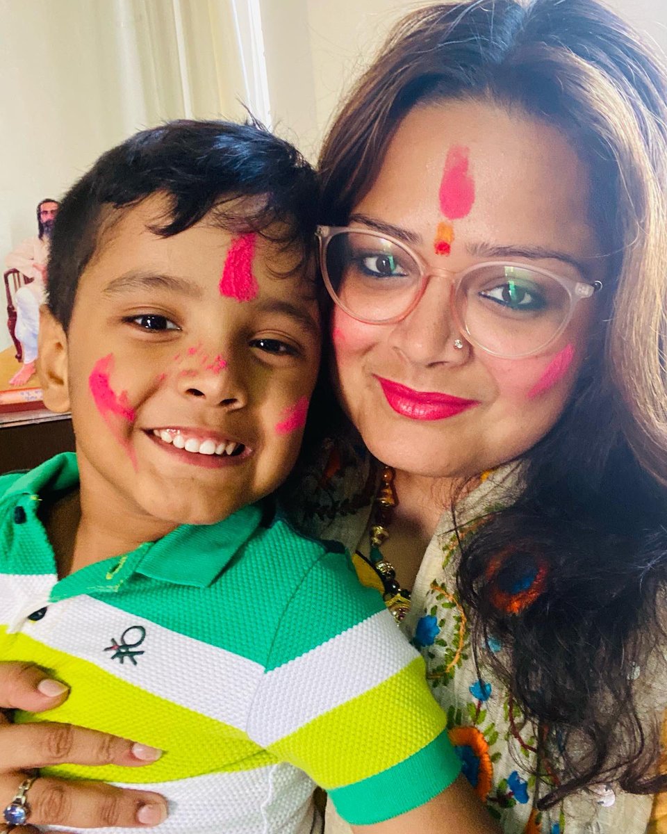 SubuhiKhan01's tweet photo. अल्लाह ने रंग बनाए ताकि हम ख़ुशरंग रह सकें। प्रकृति के विभिन्न रंगों को उत्सव की तरह मनायिए। यक़ीन मानिए…वही जन्नत है। 

होली की हार्दिक शुभकामनाएँ। https://t.co/wRfT5gDsel