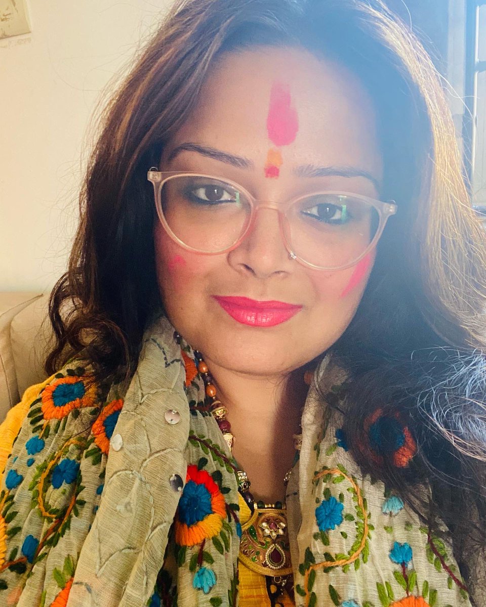 SubuhiKhan01's tweet photo. अल्लाह ने रंग बनाए ताकि हम ख़ुशरंग रह सकें। प्रकृति के विभिन्न रंगों को उत्सव की तरह मनायिए। यक़ीन मानिए…वही जन्नत है। 

होली की हार्दिक शुभकामनाएँ। https://t.co/wRfT5gDsel