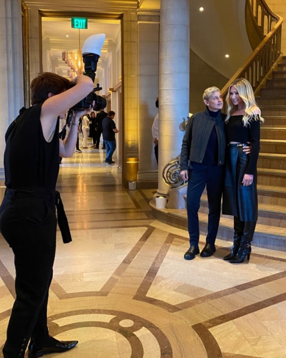 ed_ellen_update's tweet photo. RH San Francisco Gallery opening 
(📸: @GenPubArt)

@TheEllenShow @portiaderossi https://t.co/ZBEaTjcGLn