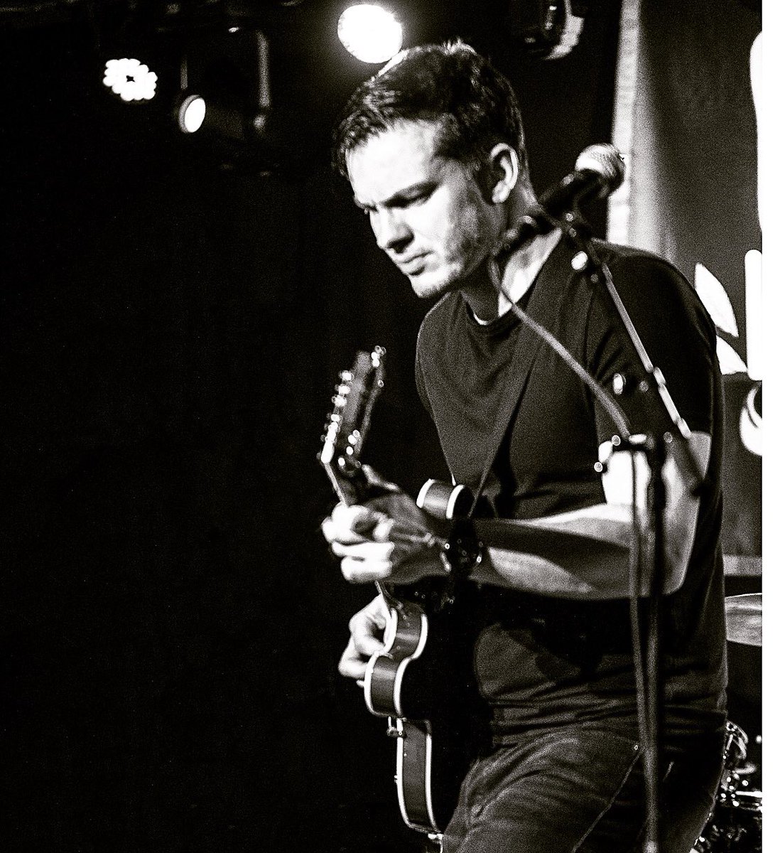 CBB would like to welcome on board Dan Machin, who will be taking over the guitar duties following the forced early retirement of long serving guitar player, Lester Hunt.
Dan is no stranger to the band and has already been covering for Les for the last 8 months.