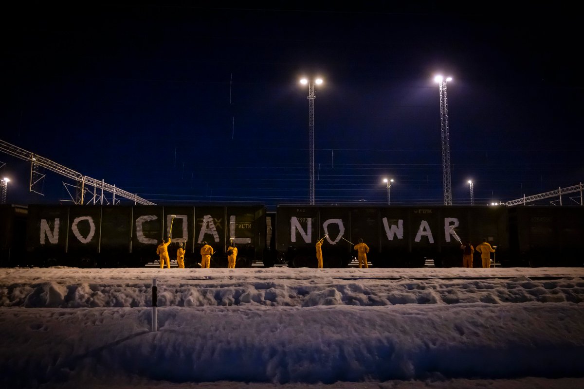 BREAKING: Coal, oil and gas fuel the war. Today Finnish activists protested against transports of Russian coal through Finland. 

#StopFuellingWar #PeaceNotCoal