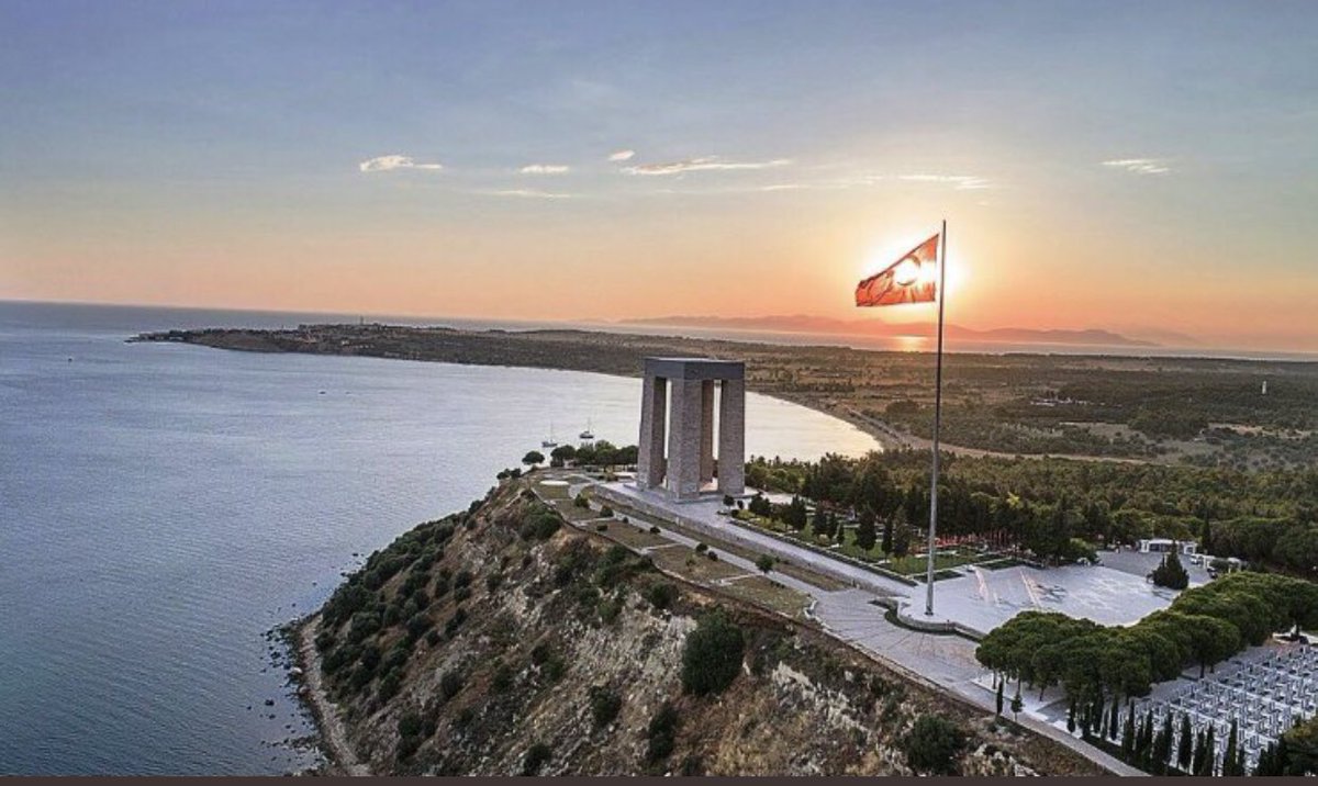 #18martcanakkalezaferi #CanakkaleGecilmez Gazi Mustafa Kemal Atatürk’ü ve tüm silah arkadaşlarını bu vatan uğrunda canını feda etmiş tüm kahramanları saygı , sevgi ve minnetle anıyoruz .