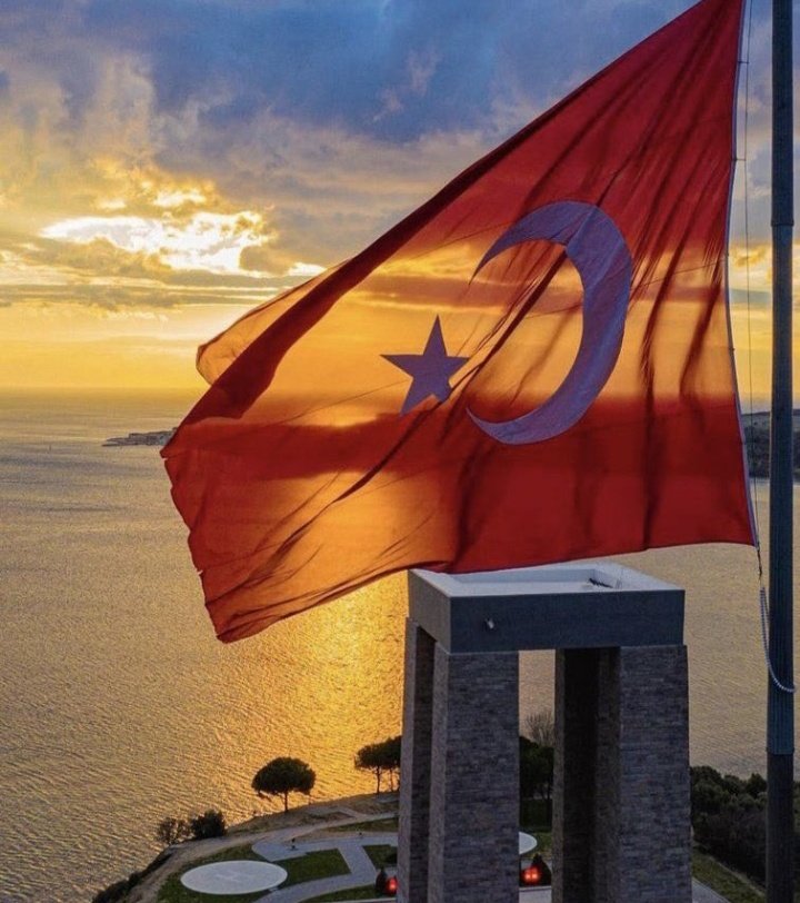 engelsizss's tweet photo. Çanakkale Deniz Zaferi’nin 107. yıl dönümünde büyük fedakârlıklar göstererek asla unutulmayacak bir destan yazan aziz şehitlerimizi ve kahraman ecdadımızı saygı, rahmet ve minnetle yad ediyoruz.

Ruhları şad olsun..

#ÇanakkaleGeçilmez
#tarihbirkereyazıldı https://t.co/ekUJLk04hb