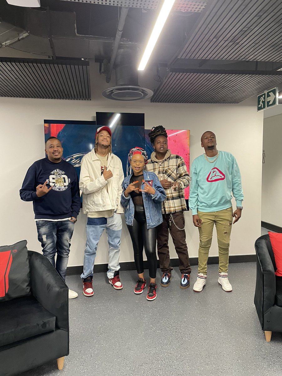 DjZanD's tweet photo. CHAMPAGNE69 locked in ๐ #ThreeWay @Yfm
#WavesNeverDie https://t.co/mVn0yacebq