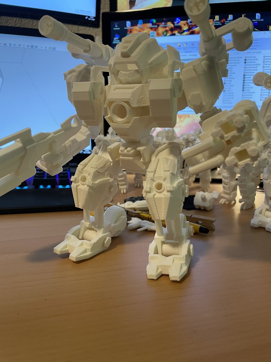 KMT82design's tweet photo. My 3D printed painted action figure #3Dprinting #scifi #comics #kids #toys #conceptart #hotmake https://t.co/GKwHPK4B9g