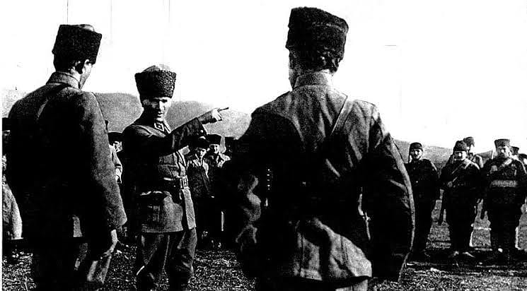 18 Mart Çanakkale Zaferinin 107. yıl dönümünde Ulu Önder Mustafa Kemal ATATÜRK'ü ve bu vatan için şehit olan kahraman askerlerimizi saygıyla ve minnetle anıyoruz.