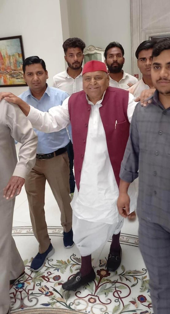 होली पर #इटावा में आदरणीय नेता जी..