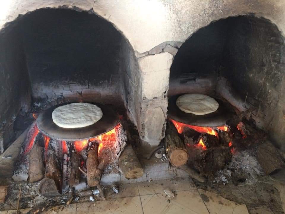 Sordu Sadii Şirâzî "Sen bir lokma ekmek yiyebilesin diye neler oldu biliyor musun?"
Tahmin edebiliyorum ama siz söylerseniz daha iyi bilirim efendim.

"Yer, gök,felek, melek, toprak, su, rüzgâr, bulutlar, ağaçlar, otlar hepsi senin için bir göreve koşturuldu."

Hayırlı Cumalar 🌿