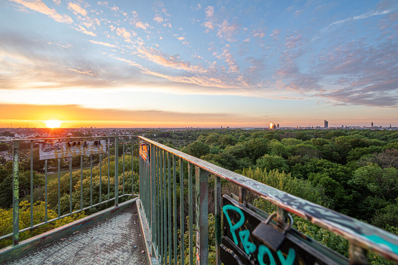 Leipzig Region (@leipzigtourist) on Twitter photo Ein wunderschöner Sonnenaufgang über einer wundervollen Stadt😍 Aber Vorsicht, der 20 Meter hohe Wackelturm im Rosental trägt seinen Namen nicht ohne Grund. An windigen Tagen wiegt er sich leicht hin und her.🗼
© <a href="/pkfotografie_le/">Philipp Kirschner</a> Ein wunderschöner Sonnenaufgang über einer wundervollen Stadt😍 Aber Vorsicht, der 20 Meter hohe Wackelturm im Rosental trägt seinen Namen nicht ohne Grund. An windigen Tagen wiegt er sich leicht hin und her.🗼
© <a href="/pkfotografie_le/">Philipp Kirschner</a>