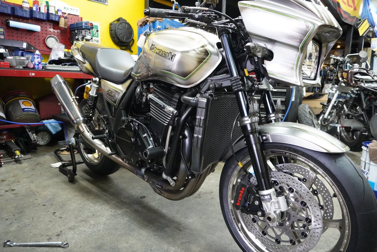 MoonfieldO's tweet photo. ZRX1200DAEG ニューペイント!

#ZRX1200DAEG 
#ムーンフィールド 
#東京
#バイクショップ 
#カスタムショップ https://t.co/UQKVi1Cf0y