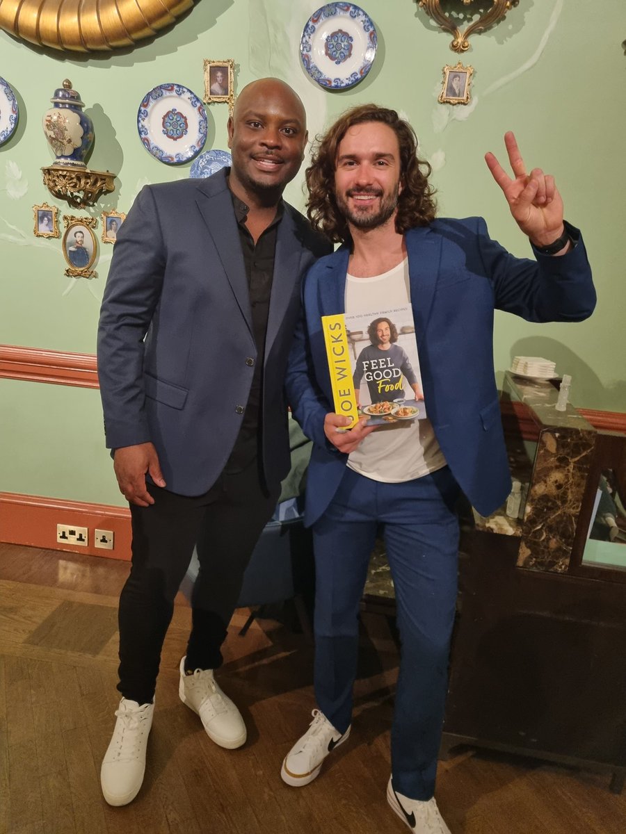 Jamesdhealth's tweet photo. About last night.
With the legend #joewicks #HealthyFood #book #osteopath #bodycoach #energy https://t.co/BIKHNRfmEu