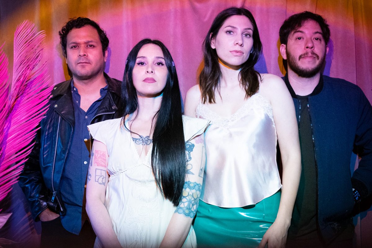 XXRipoll's tweet image. Bon dia! Vieeeernes! 🎈🎶✌️

You can't be all that I waited for just to turn around
I won't keep going to you for all this to settle down
Once for you twice for me all our lives Down
Once for you twice for me… 😊

Blushing - "Sour Punch"

youtu.be/p9zCk8mRy8k