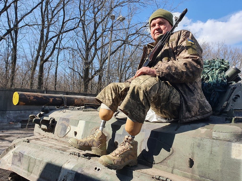 Mariana_Betsa's tweet photo. Ukrainians are amazing. 55 years old Vasyl’ Shtefko from Zakarpattya. Defends Ukraine against Russian invaders #StopRussia #StandWithUkraine https://t.co/QbfKBd5q3P