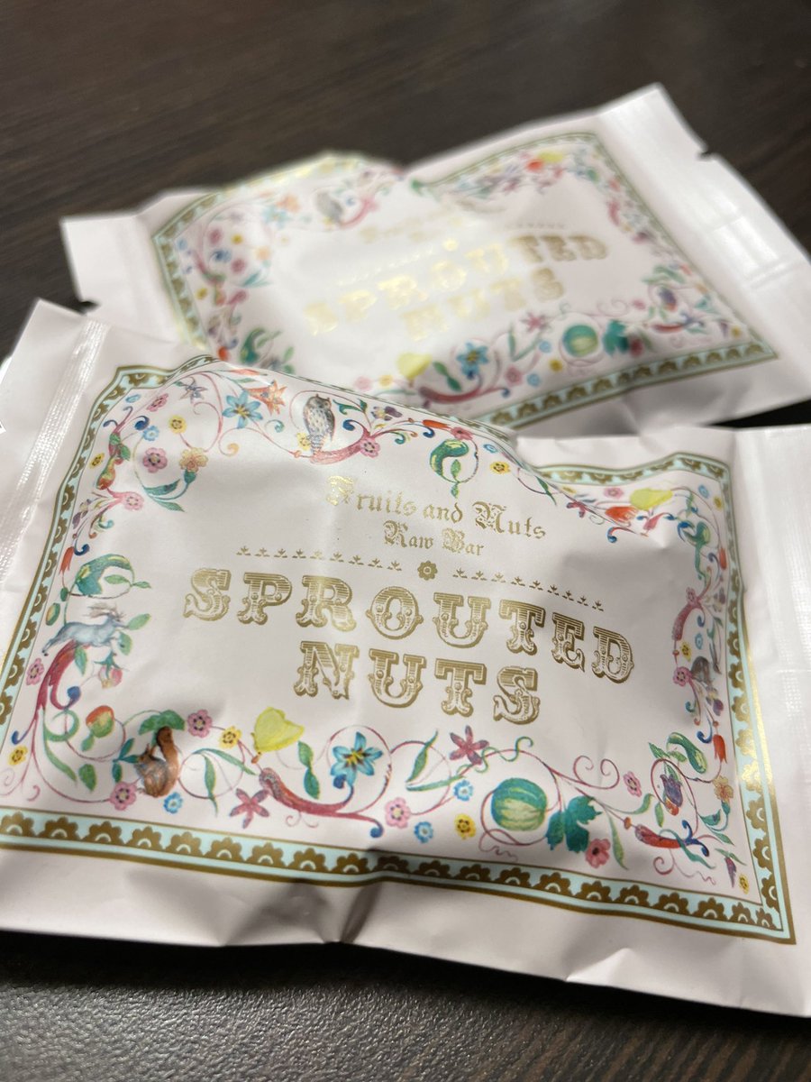 Mi_Poker_AK's tweet photo. 4ヶ月待ちナッツ🥜貰った💙
実際は2ヶ月くらいで届いたらしいけど、それでもやっぱそんくらいは待つんか😂

めちゃ美味しい🤤

#UVERworld
#SPROUTEDNUTS
#ナッツ https://t.co/UsbooXfZLn