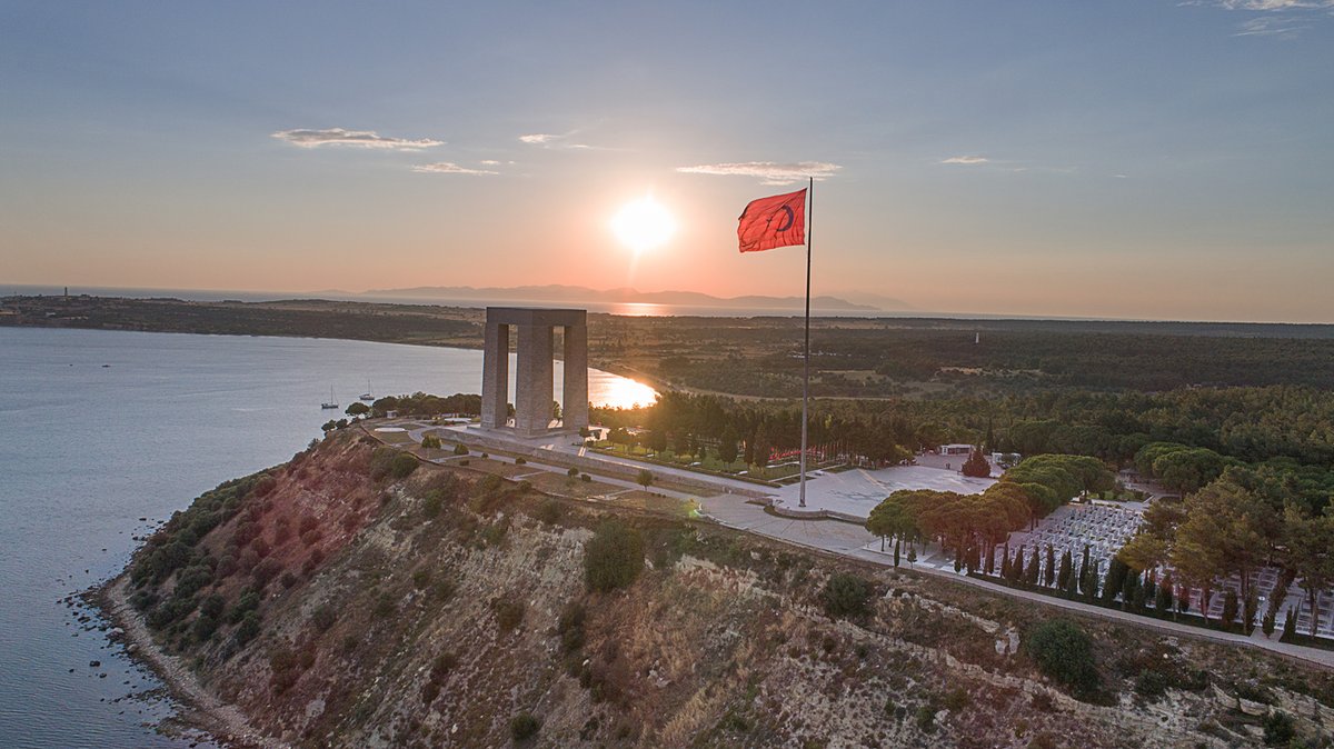 LidioTR's tweet photo. Başta Gazi Mustafa Kemal Atatürk olmak üzere tüm şehitlerimizi minnet ve rahmetle anıyoruz.
18 Mart Çanakkale Zaferimiz kutlu olsun!
#lidio #mobilexpress #canakkalezaferi #18mart https://t.co/zmTWNQqqj4