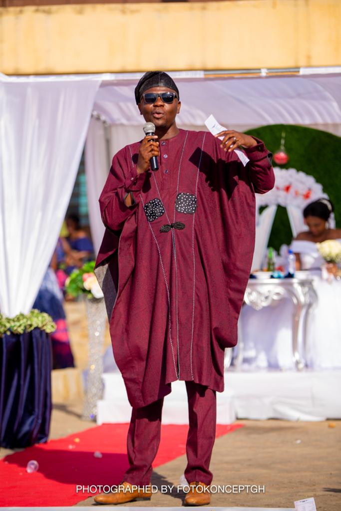 21emma363's tweet photo. TGIF!! I am Elorm your MC @elormsegbefia . Ever need an MC for your weddings,  parties, corporate events,  church programs,  funerals etc. Just send a dm. I will ensure your event is as awesome as me.😉. #elormyourmc #fridaymuse #mcinglife https://t.co/sP76YxwoET