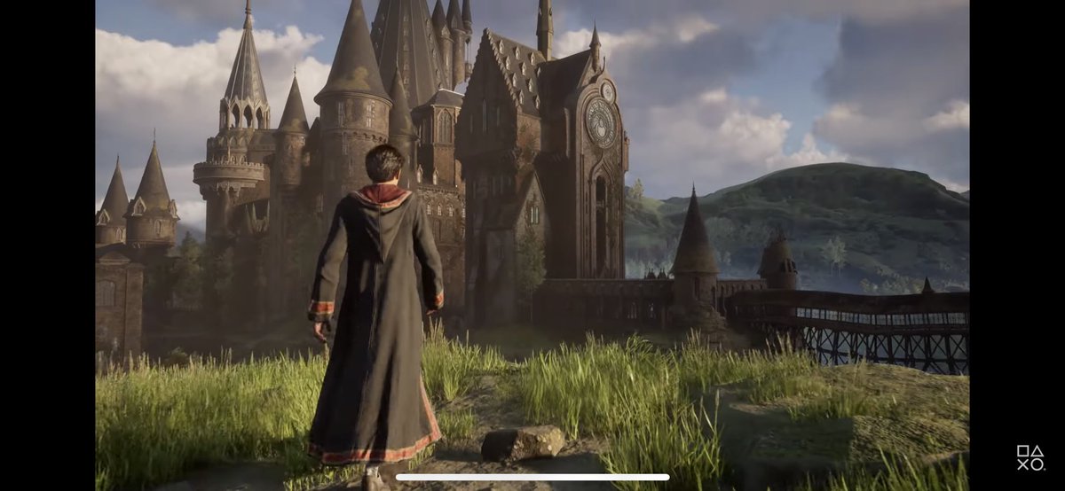 whyyousobibi's tweet photo. กรี้ดดดดด เกม Hogwarts Legacy ออกฟุตเทจใหม่แล้ว น่าเล่นมากกกกกก เป็นแนว Action RPG แบบ Open World ไปได้หมดทั้งฮอกวอตส์ ฮอกส์มี้ด ป่าต้องห้าม แล้วภาพสวย ระบบต่างๆมีให้ทำหมด เดี๋ยวมาทำเธรด

Platform:
PC/PS5/PS4/Xbox/Switch
#รีวิวเกม #แฮร์รี่พอตเตอร์ #HogwartsLegacy https://t.co/jbha4FBK8K