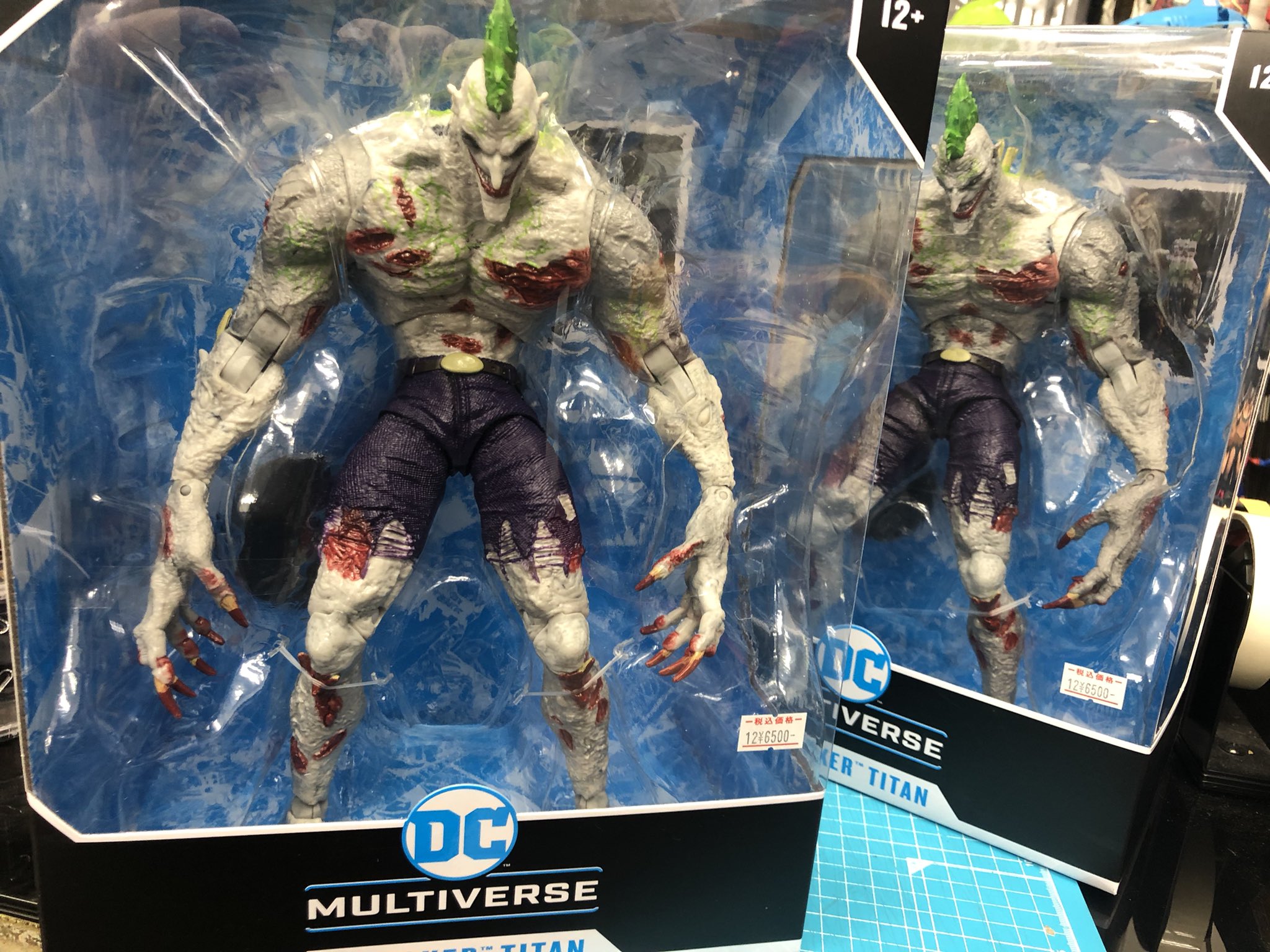 フィギュア タイタンジョーカー バットマン アーカム タイタン