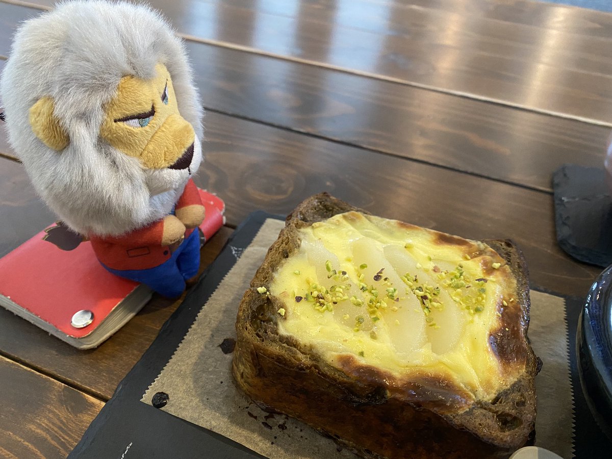EpicdaysK's tweet photo. 大好きなフレンチトースト専門店で、誕生日を祝う🎂☺️✨

誕生日なんでハピバ 書いて欲しいとお願いしたら、ケーキのイラストまで🥰
嬉しい〜🥰

お昼抜きだから、フレンチトースト（紅茶の洋梨クラフティー）、いちごルイボスティー、オニオンスープと、盛りだくさんにしちゃった😂
#creativeFrench https://t.co/BgG0S4Axph