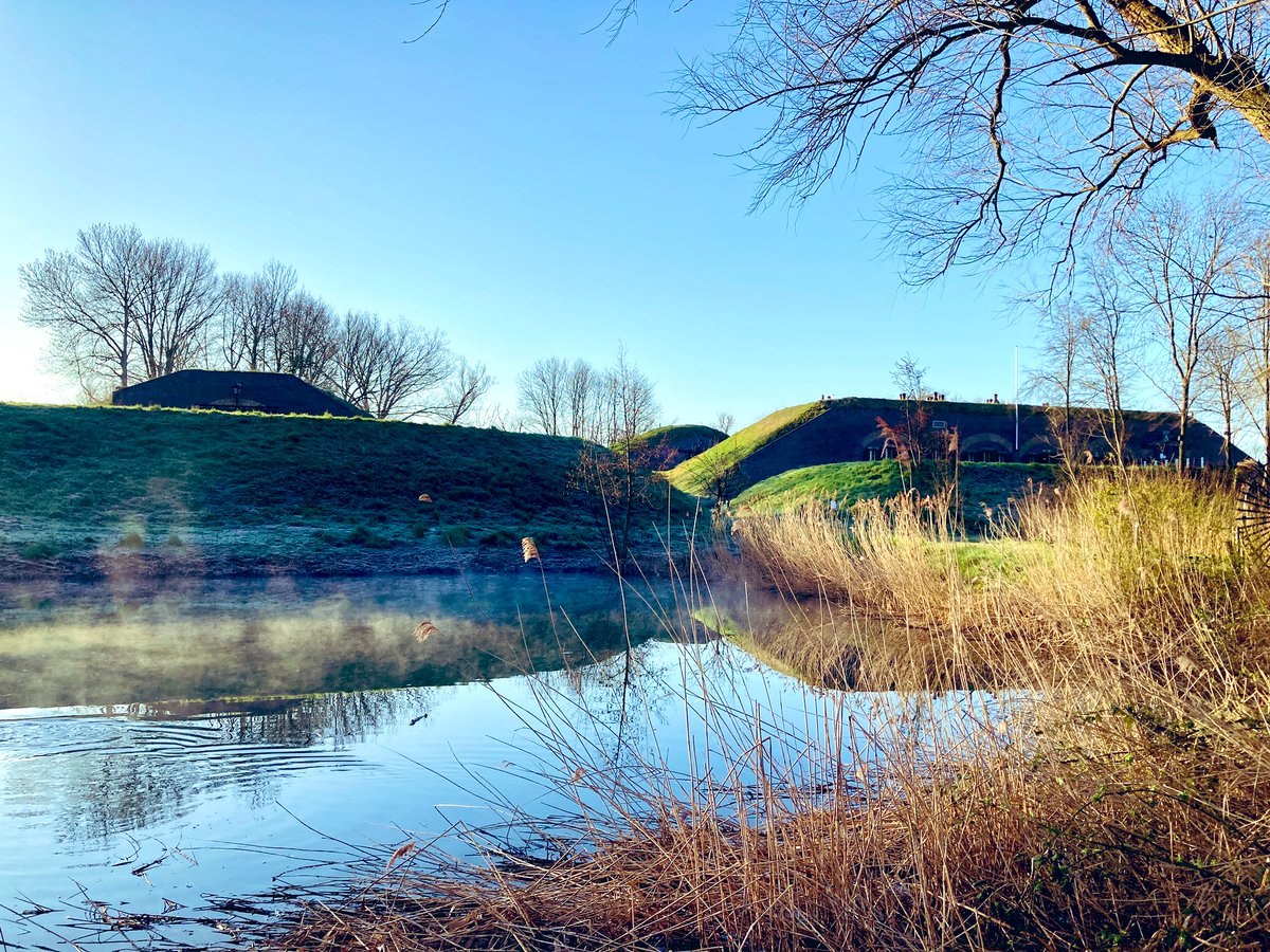 BartBoswachter's tweet photo. Fort bij Giessen in het ochtendgloren! #fortGiessen #UNESCO #Altena https://t.co/46WOfQ5Rz1