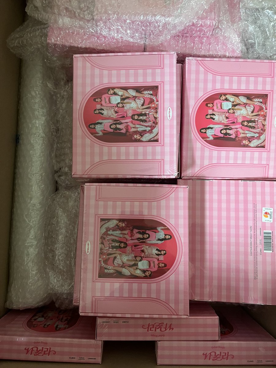flyhighshoppe_'s tweet photo. LIGHTSUM VANILLA SEALED ALBUM

- 250 each
- normal eta
dop: march 30

also available for bulk (isf included, lsf not included)
20-30 pcs - 235 each
31-50 - 220 each
50+ - 200 each

comment mine or dm to avail https://t.co/VPU6bA24KJ