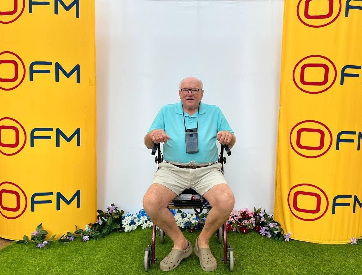 OFMNuus's tweet photo. The #OFMFanWall has stopped in Potchefstroom! Mid-Morning Magic is live from Mooirivier Mall until 12:00 today. Have your photo taken and you stand a chance to win the R1000 spot prize! And remember to join Mooirivier Mall for their first community market on Saturday, 9 April. https://t.co/mSKtbk3mcg