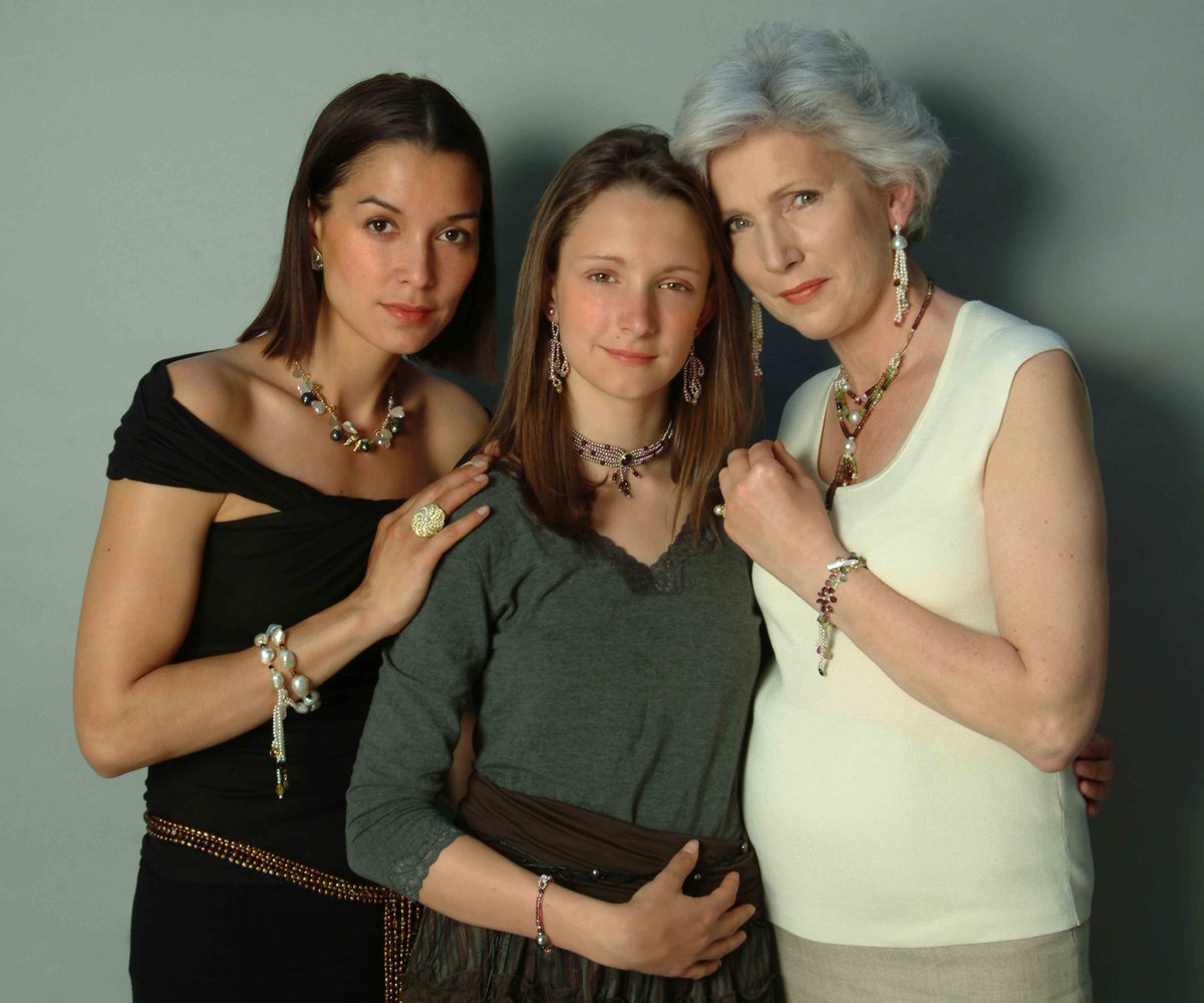 CDPearls's tweet photo. Whether we have strong characters in our lives now, or in the past - I use this day to reflect on the power of female connection. https://t.co/mGEkw0MERN