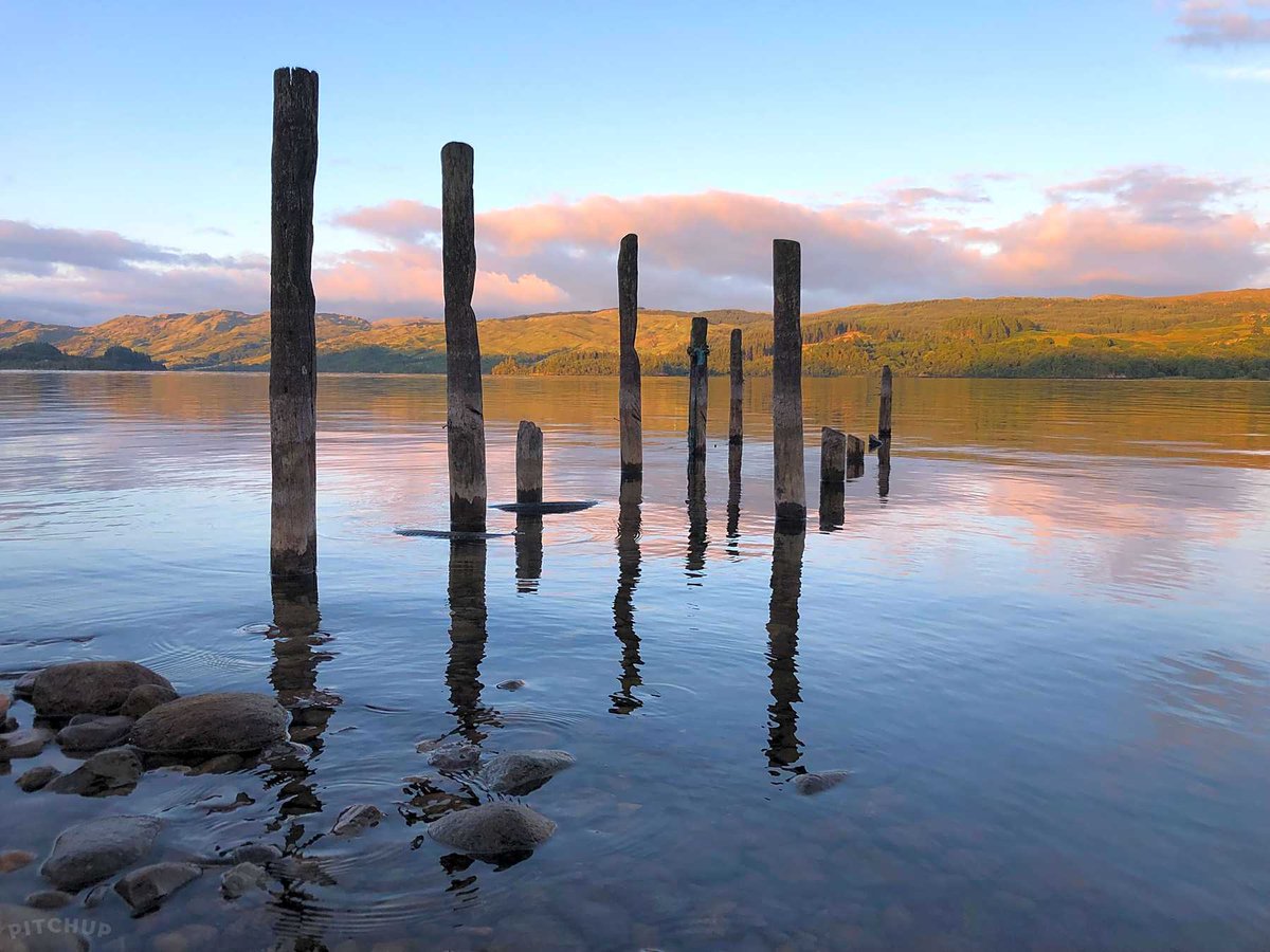 pitchup's tweet photo. Love a lake? Moved by mountains? This Scottish #glamping site on the banks of Loch Awe, a few minutes' walk from #Dalavich, is a scenic spot to take in the views. 

https://t.co/hdhqxeAWU4 https://t.co/gL3tNzgHYK