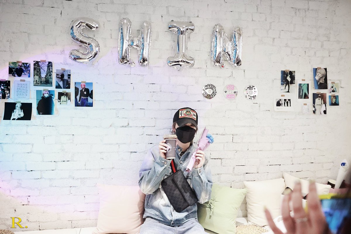 revivalforshin's tweet photo. 220318 생일축하해용 

#고스트나인 #GHOST9 #이신 #SHIN
#고스티만의_쑤랑둥이_생일이신 
#Ode_to_SHIN https://t.co/rtkVSyudyZ