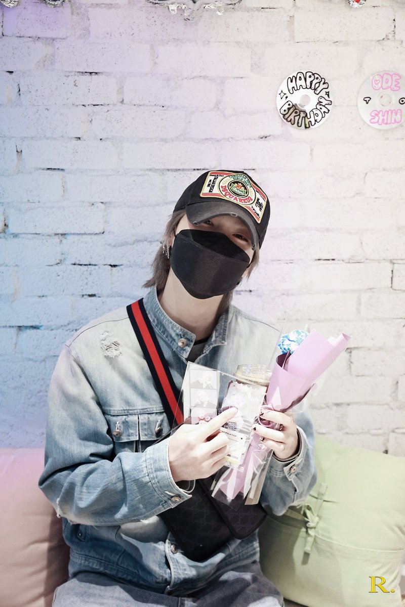 revivalforshin's tweet photo. 220318 생일축하해용 

#고스트나인 #GHOST9 #이신 #SHIN
#고스티만의_쑤랑둥이_생일이신 
#Ode_to_SHIN https://t.co/rtkVSyudyZ