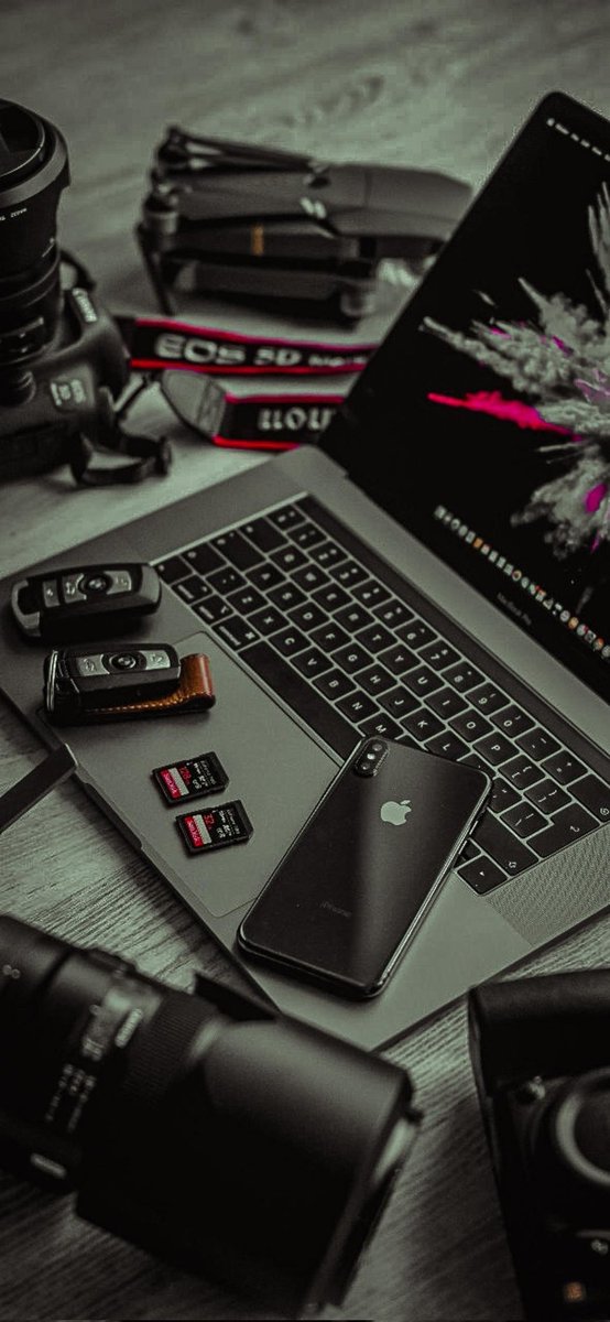Friday is a day to finish your goals for the week. It's a day to celebrate that which we set out to accomplish at the beginning of the week. Give yourself a pat on the back. You did well. 

Wrapping it up with the team @digitalguruzw.