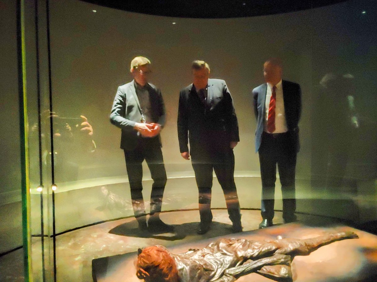 GermAmbDNK's tweet photo. Fantastiske #Aarhus gør indtryk! Kultur, forskning og erhvervsliv i verdensklasse. Tætte bånd til 🇩🇪 med masser af muligheder og potentiale. Tak til bl.a. @JBundsgaard, #MoesgaardMuseum, @DCPTprotons, Brian Bech Nielsen og #ARoS for at gøre mig klogere på #SmiletsBy. https://t.co/N4FuY98RJu