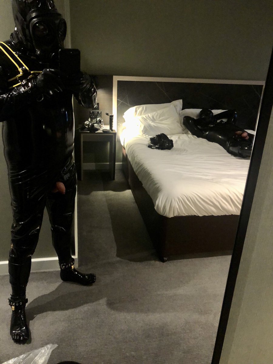 Amazing night playing with super sexy dronebro <a href="/Organic_structr/">Organic Structure</a>. First proper play since first lockdown. Feels so good to be back!
#gayrubber #catsuit #gaykink #gaypoppers #rubberdrone #gasmask #fullrubber