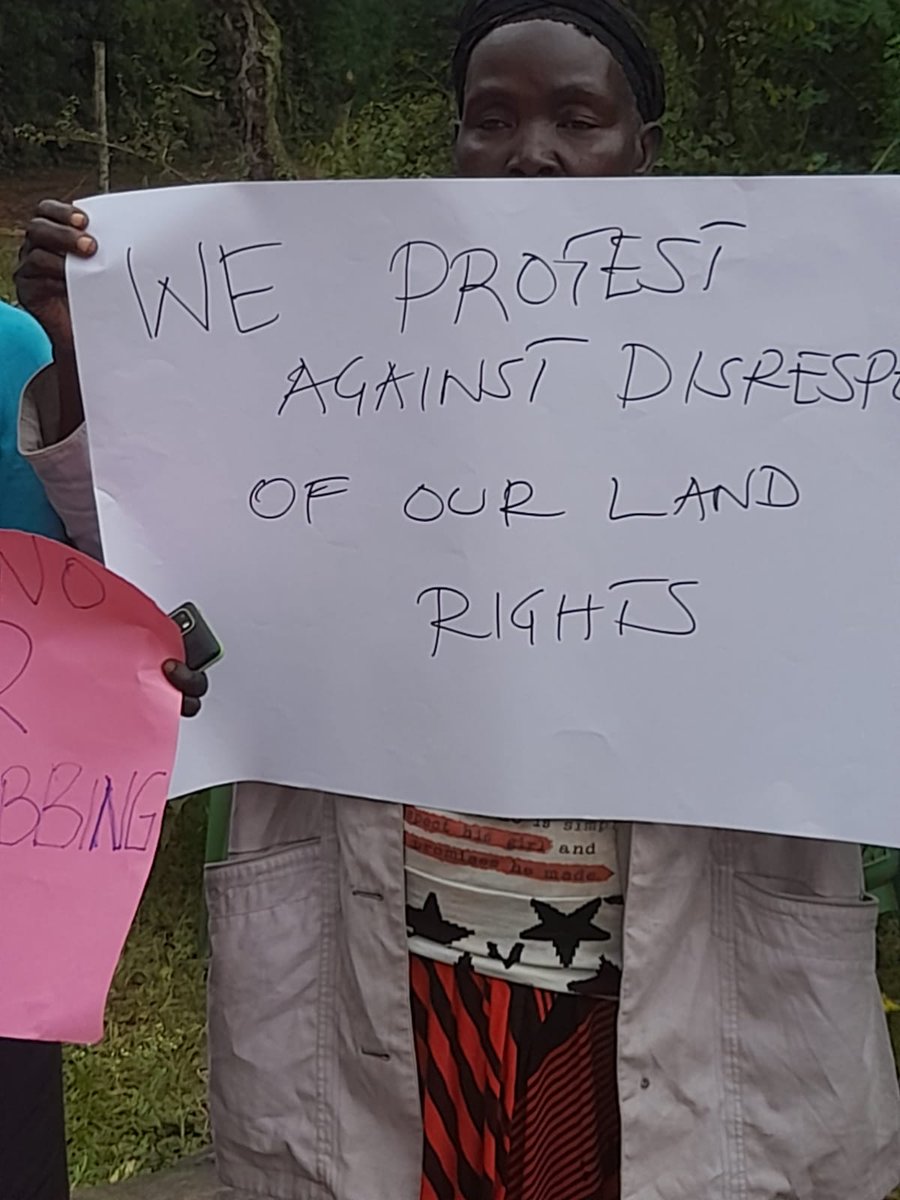CClimateVoices's tweet photo. This is what we mean when we talk about #CommunityVoicesforClimate
Members of the Yala Swamp community held a community action yesterday to Protest Against NLCs  illegal allocation of community land to Lake Agro Limited a private entity, without any public participation https://t.co/OTEWl9OPjd