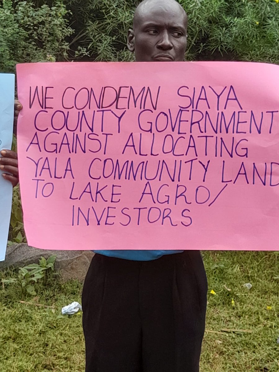 CClimateVoices's tweet photo. This is what we mean when we talk about #CommunityVoicesforClimate
Members of the Yala Swamp community held a community action yesterday to Protest Against NLCs  illegal allocation of community land to Lake Agro Limited a private entity, without any public participation https://t.co/OTEWl9OPjd