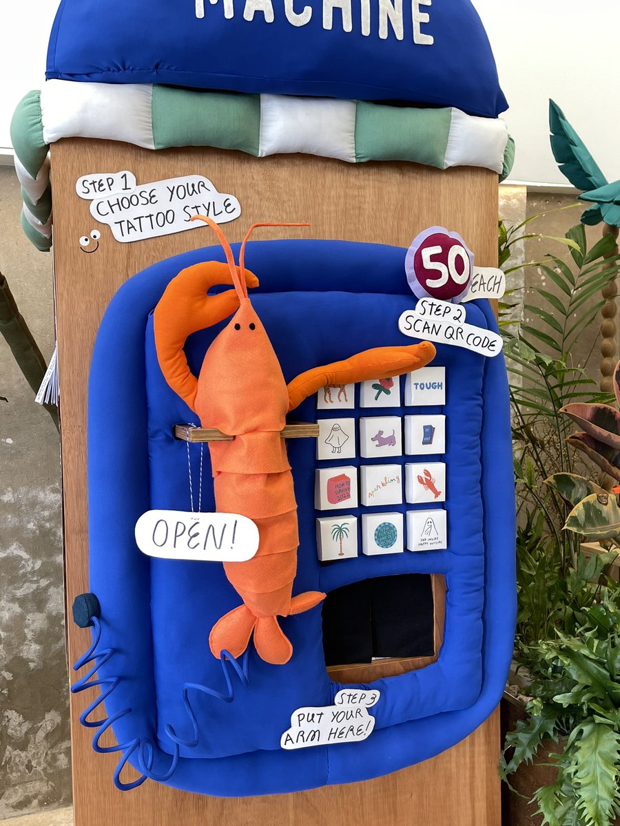 thebreakfast000's tweet photo. มาช้อปปิ้งสติกเกอร์ที่คาเฟ่ xxxyyy ตอนนี้เค้าพึ่งมีงานใหม่ whatever sticker 🟡🟡🟡 มีของให้เล่นเยอะมาก ตั้งแต่ตู้ tattoo machine มุม Sticker buffet ชั้นบนเป็นโชว์แคส บางงานมีให้หยิบกลับไปเล่นที่บ้านได้ด้วย เราเดินอยู่ในนี้นานมากกก คนรักสติกเกอร์ใจฟู 🥺💌🌈✨ https://t.co/kZI3YikIC3