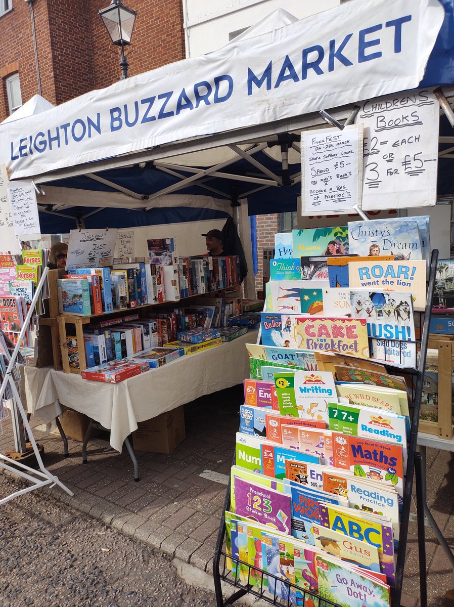 Saturday almost here and lots of <a href="/market_lb/">LBMarket</a> traders are involved in <a href="/TotallyLocal_LB/">TotallyLeightonBuzzard</a> #FiverFest campaign 👛
Remember 19 March is Farmers Market and 26 March is Craft Market 
Full list of £5 offers listed at: tinyurl.com/fiverfest-marc…
#loveyourmarket #lovewhereyoulive #