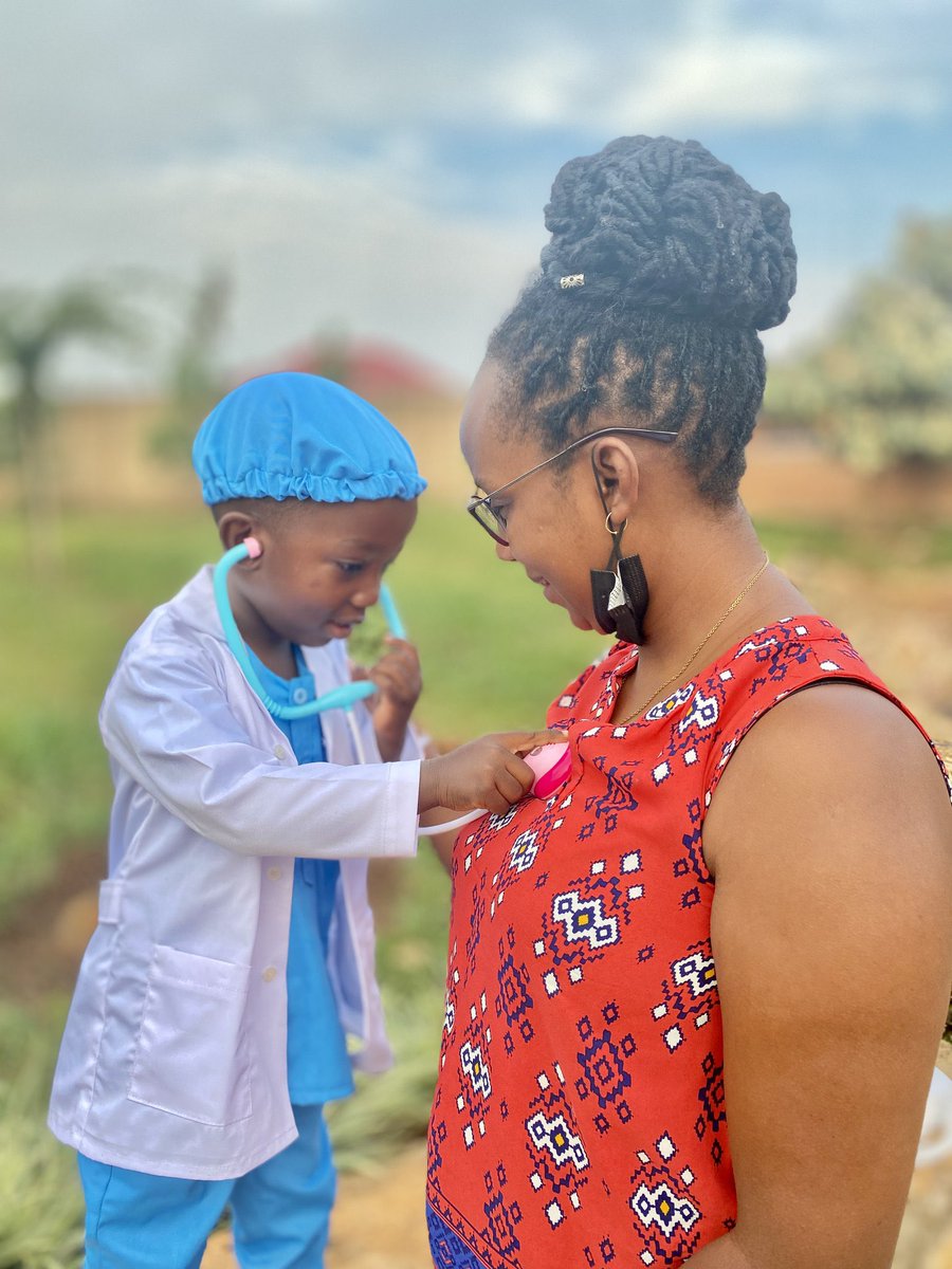kfaisalhospital's tweet photo. How it started vs How it's going😅

Baby Ganza Joel dreams of becoming a doctor when he grows up. So, we offered him a tour and he got to experience a day in the life of a doctor at King Faisal Hospital.

We're so proud to be an inspiration for the next generation of doctors. https://t.co/bkL2vIwSDv