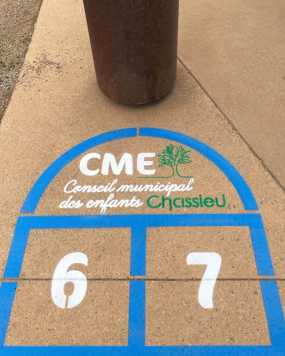 cleancomconseil's tweet photo. Marquages Nudge pour inciter à utiliser les poubelles !
Superbes projet collaboratif réalisé avec les enfants du Conseil Municipal des Enfants de la ville de Chassieu!
Merci à eux👏🤩😉
#chassieu #CME #nudge #nudges #cleantag #claytag #tempotag #communication #streetmarketing https://t.co/yhLlGyZNaC