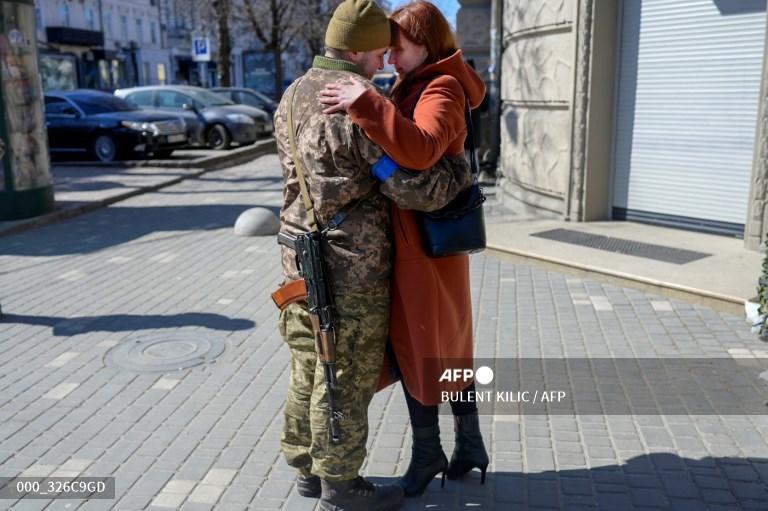 AFPphoto's tweet photo. #Ukraine - Odessa, 'pearl of Black Sea', clings to peace, readies for war. 
📸 @Kilicbil #AFP https://t.co/cYXYI3m9o2