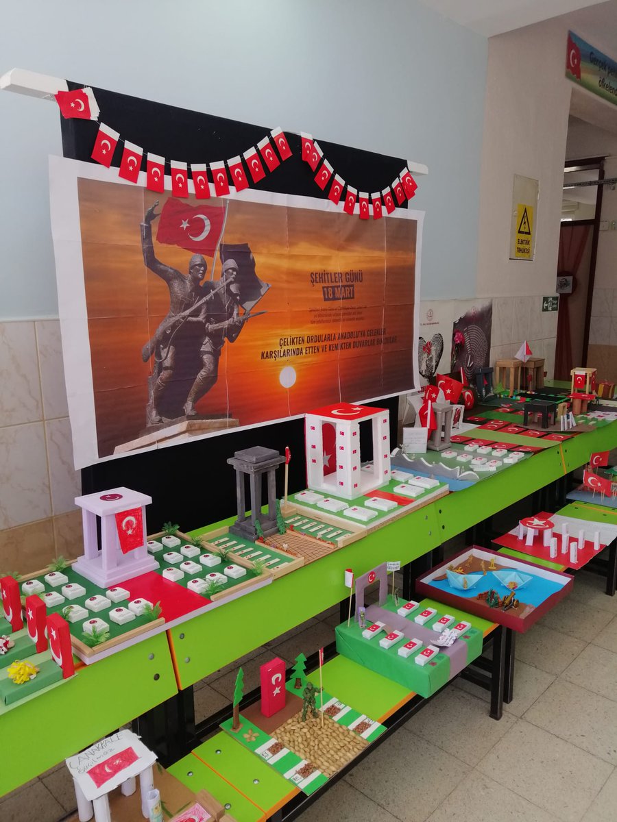 MeramSifiratik's tweet photo. Meram Çevre Eğitimi Projesi. Üresinler İlkokulu Sınıf öğretmeni Şerife Müşerref Barutcu ve öğrencileri Geri dönüşüm malzemelerinden 18 Mart Çanakkale Zaferi Sergisi hazırladı. @KONCEPSifirAtik @u_ibrahim_altay @Konyabuyuksehir @servetal61 @UresinlerI @meramMEM @fozcelik51 https://t.co/QBqbB5eIhk