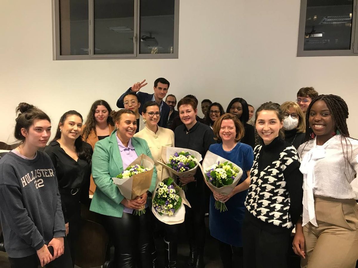 Merci aux étudiants de l'<a href="/HEIP_Politics/">HEIP - Hautes Études Internationales & Politiques</a> pour leur accueil hier soir et les échanges fournis autour des #FemmesEnEntreprises en 🇫🇷 et en 🇪🇺 ! #LoiRixain, quotas de 🚺 dans les CA, index #egaliteFH : j'ai présenté les gdes avancées portées par notre majorité pendant le quinquennat.