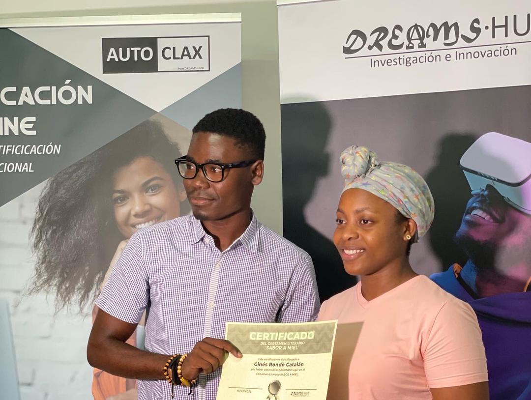 🌕🍯💛 Ayer luna llena, 17 de marzo. II Certamen Dreams 'Sabor a Miel'. Mucha emoción, oportunidades, lágrimas conmovedoras, risas, y sobretodo pasión 🥇🥈🥉 

"Por algo será que locura rima con literatura, porque se ha confirmado con vuestra presencia". -- @NchasoOscar ❤️🇬🇶