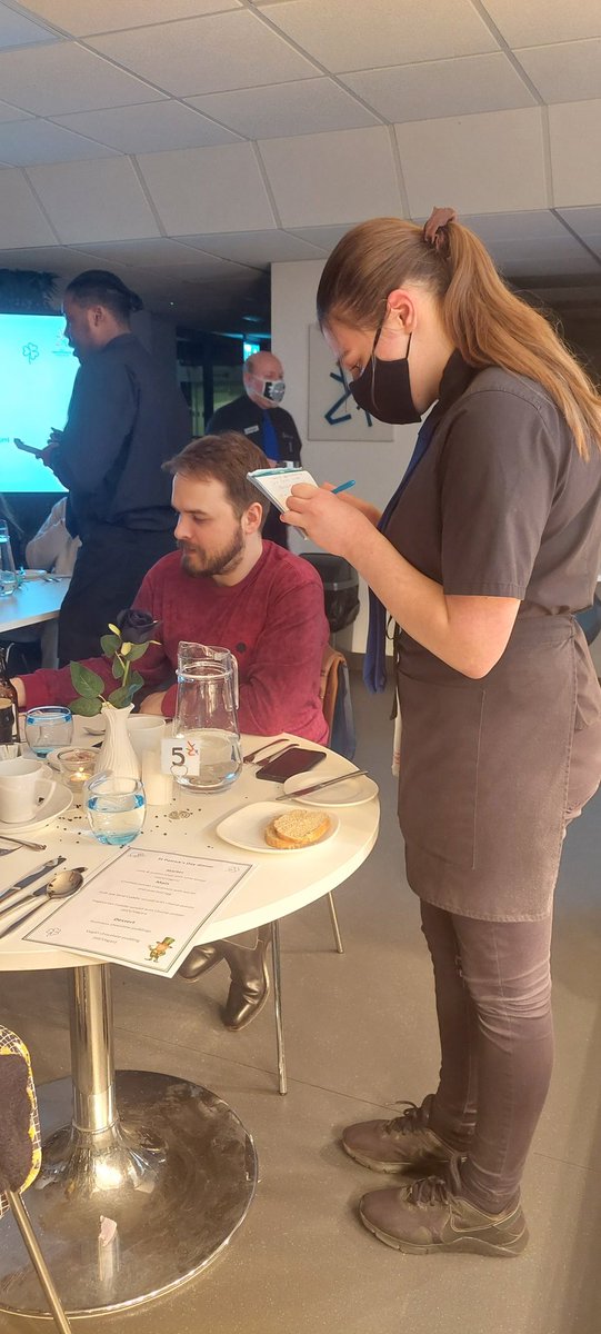 DonnaRyanNHC's tweet photo. Was great to see the catering students @N_HertsCollege celebrating St Patrick's day last night #guinesswasflowing #deliciousfoodandcocktails #greatcommunityspirit @sdunlop @AGascoigne77 well done π to you all https://t.co/6cdVX0mqa5